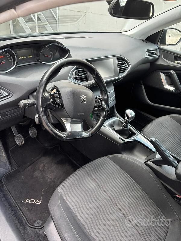 Usata Peugeot 308 SW 120 CV (88 kW) 2016 Blu Station wagon