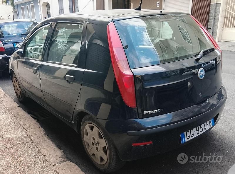 Usata Fiat Punto Dynamic 80 CV (58 kW) 2004 Blu Utilitaria