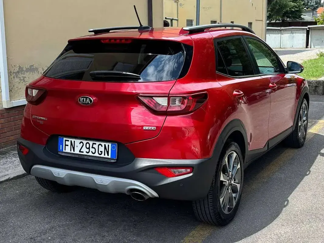Second-hand Kia Stonic 120 CP (88 kW) 2018 Roșu SUV