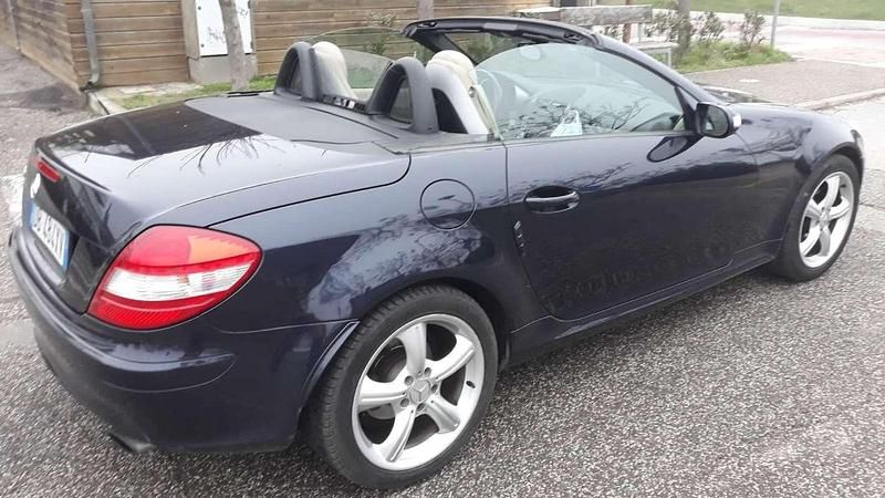 Usata Mercedes SLK200 163 CV (119 kW) 2006 Blu/azzurro Cabrio