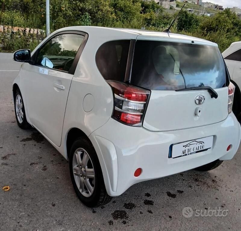 Usata Toyota iQ Sol 68 CV (50 kW) 2011 Bianco Utilitaria