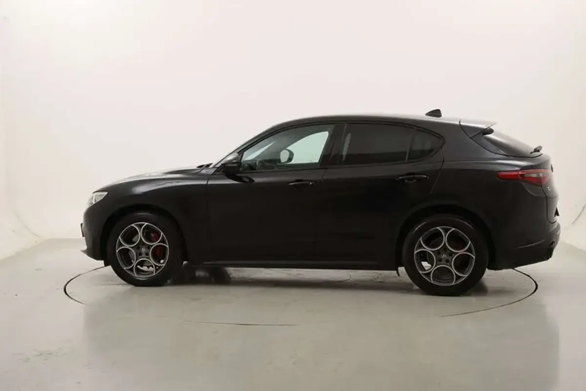 Usata Alfa Romeo Stelvio Sprint 190 CV (139 kW) 2022 Nero SUV