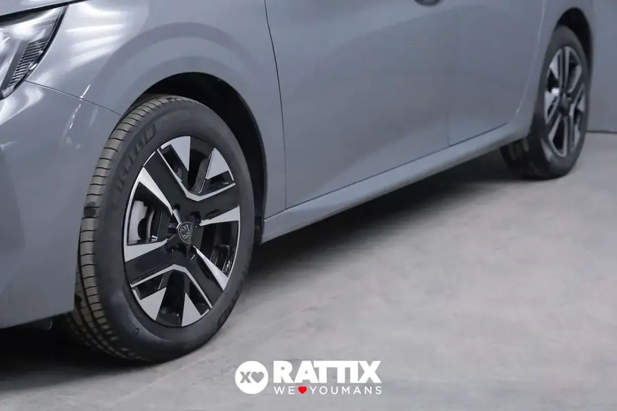 Usata Peugeot 208 Allure 101 CV (74 kW) 2025 Grigio selenium Utilitaria