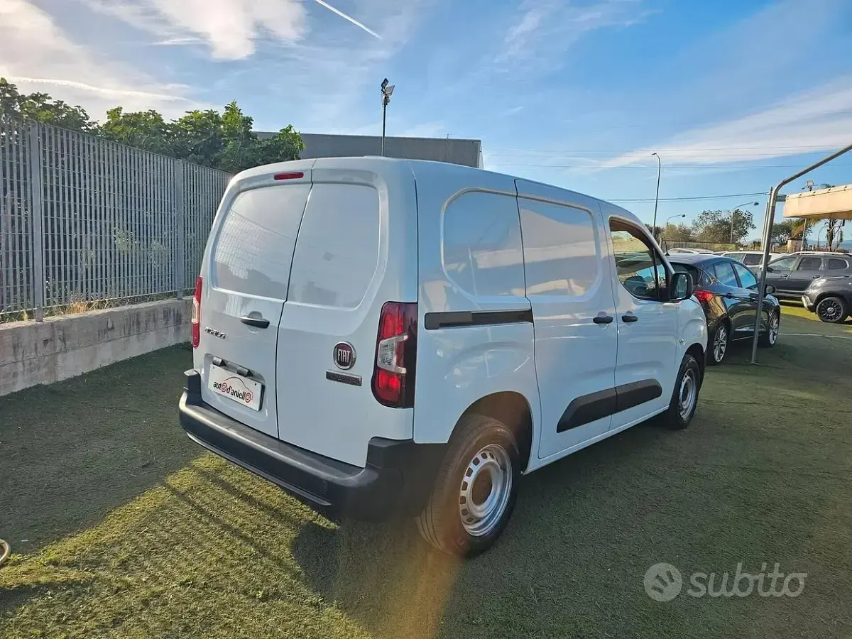 Usata Fiat Doblò 102 CV (75 kW) 2024 Bianco Monovolume
