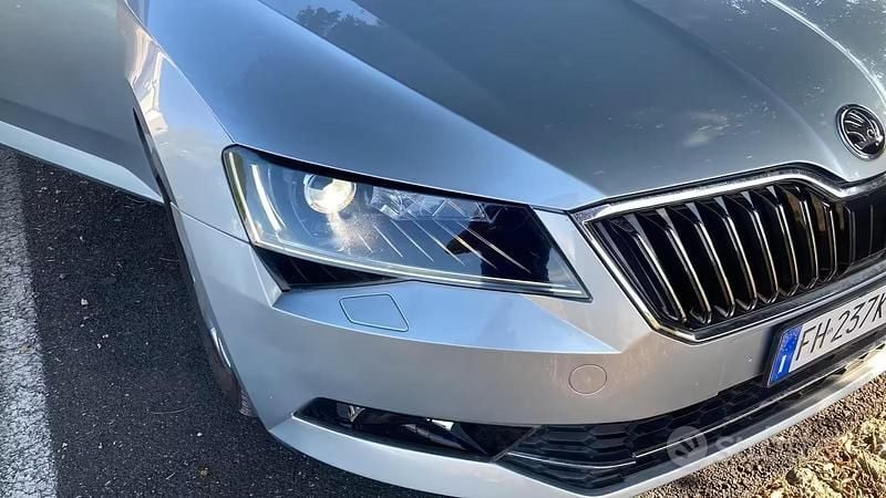 Usata Skoda Superb 150 CV (110 kW) 2015 Grigio Station wagon