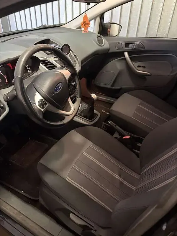 Usata Ford Fiesta 68 CV (50 kW) 2010 Berlina