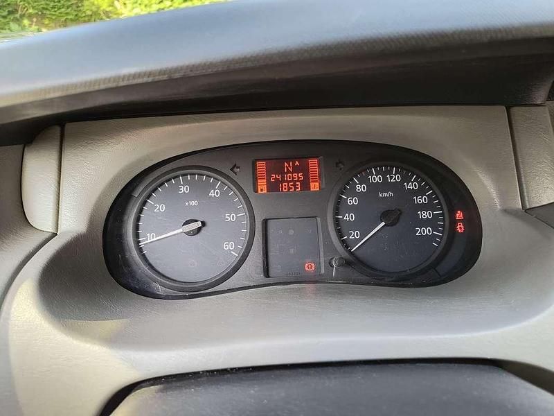 Usata Renault Trafic 140 CV (102 kW) 2006 Rosso Monovolume