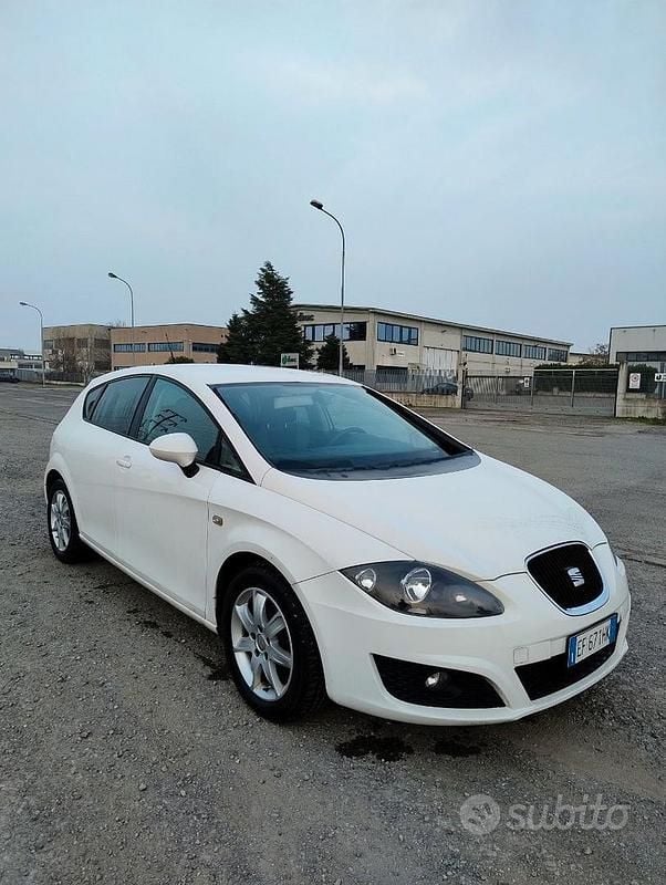 Usata Seat Leon Reference 105 CV (77 kW) 2011 Bianco Utilitaria