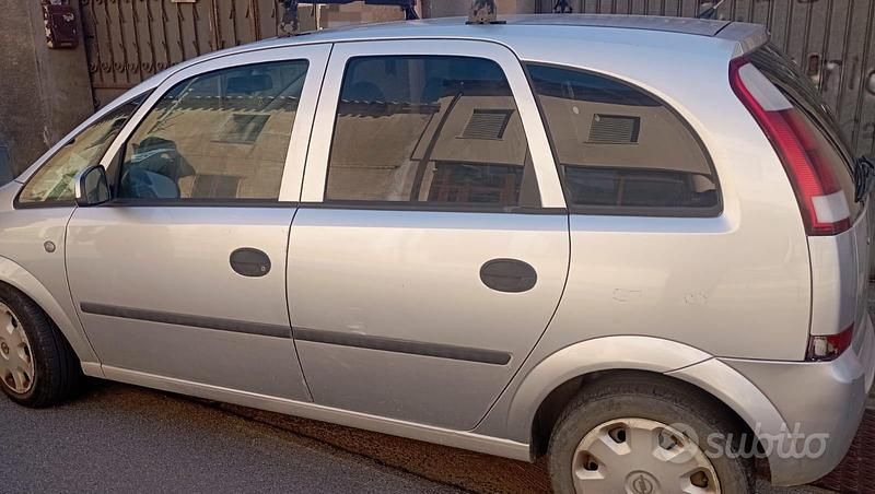 Usata Opel Meriva 101 CV (74 kW) 2005 Grigio Monovolume