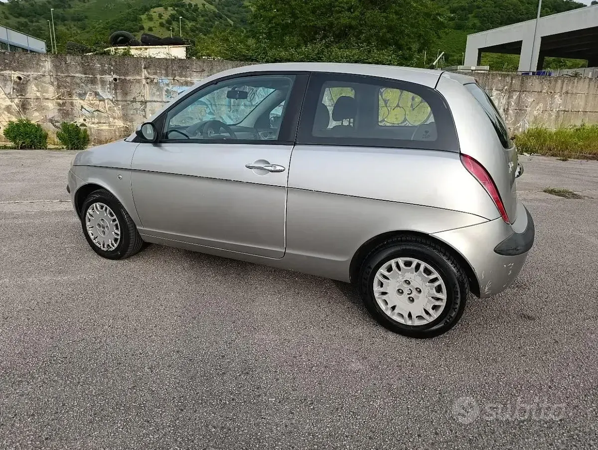 Usata Lancia Ypsilon 69 CV (50 kW) 2005 Grigio Utilitaria