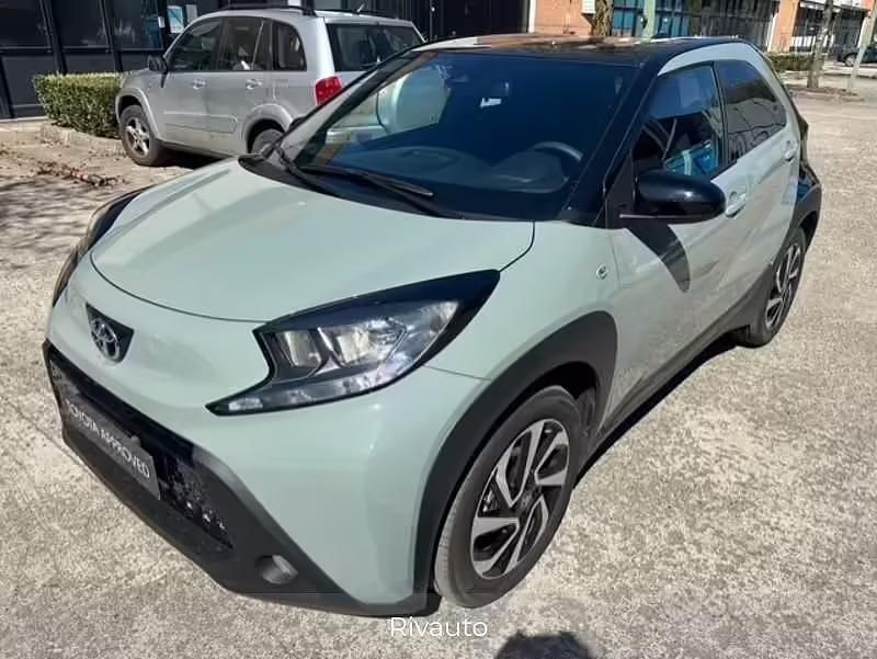 Usata Toyota Aygo X Trend 72 CV (52 kW) 2025 Verde SUV
