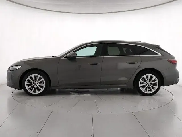 Usata Audi A5 Advanced 204 CV (150 kW) 2025 Grigio chronos metallizzato Station wagon