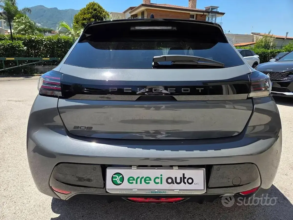 Usata Peugeot 208 Allure 101 CV (74 kW) 2025 Grigio Utilitaria
