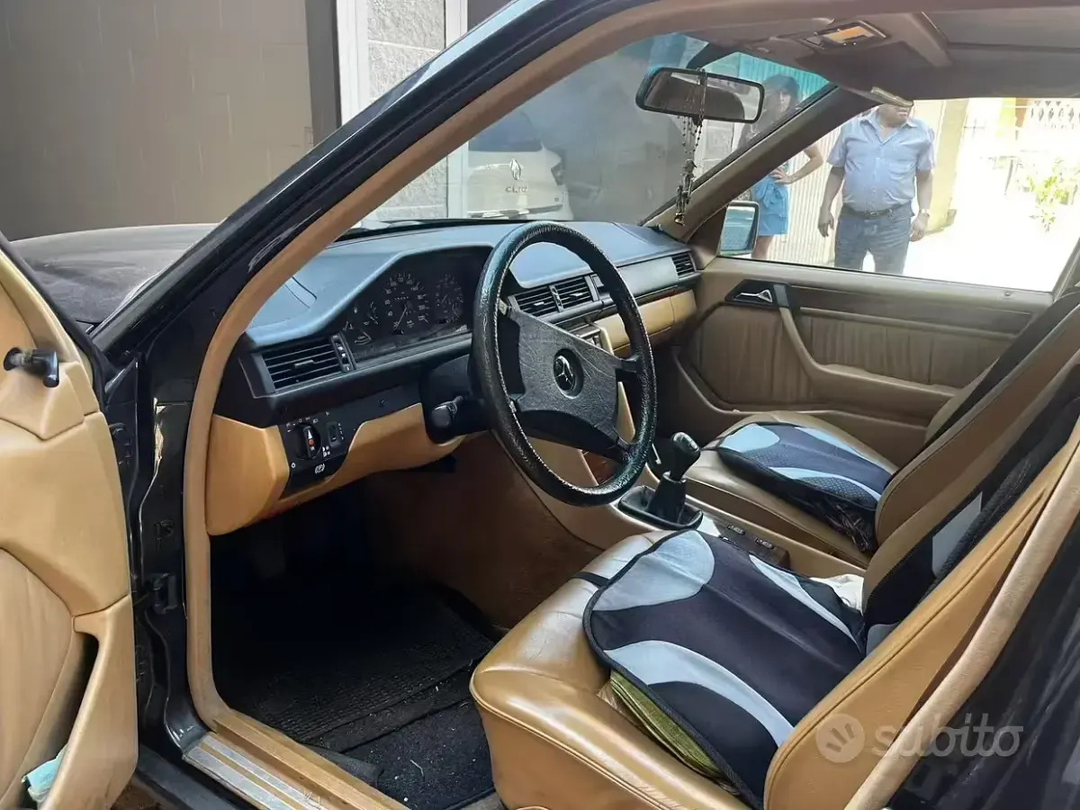 Usata Mercedes 200 1990 Nero Berlina
