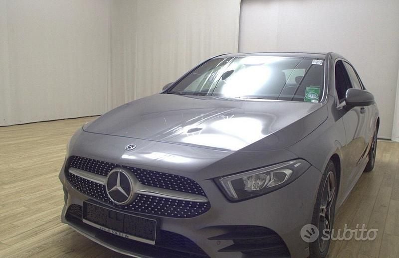 Grigio Usata 2021 Mercedes A200 AMG line Tre volumi | 23.999 € (Ottimo prezzo) - Immagine 1/4