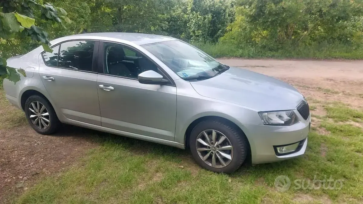 Usata Skoda Octavia Ambition 105 CV (77 kW) 2013 Grigio Berlina