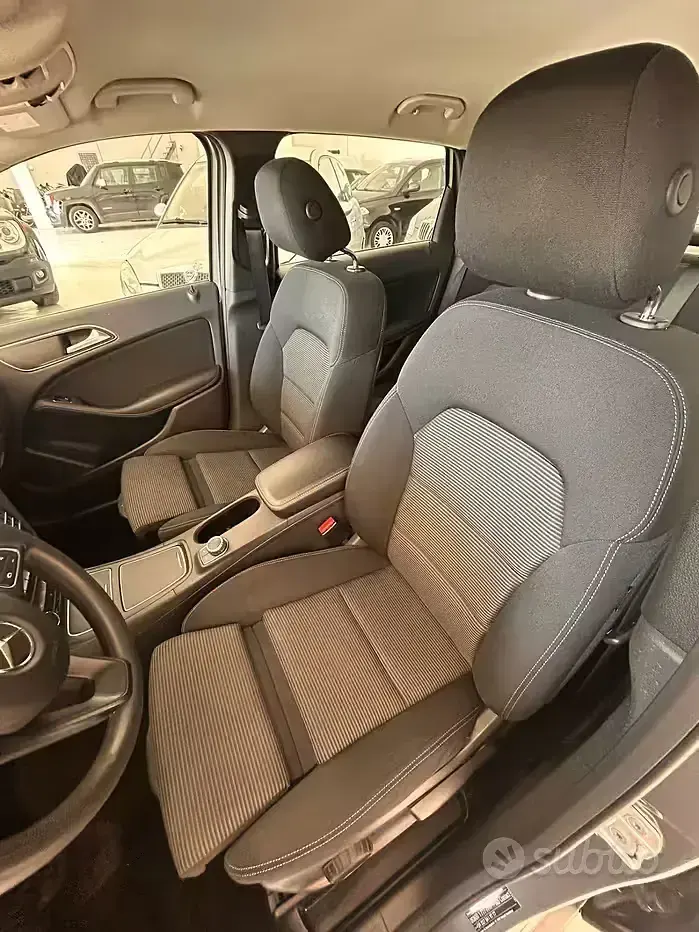 Usata Mercedes B180 Business 109 CV (80 kW) 2016 Grigio Utilitaria