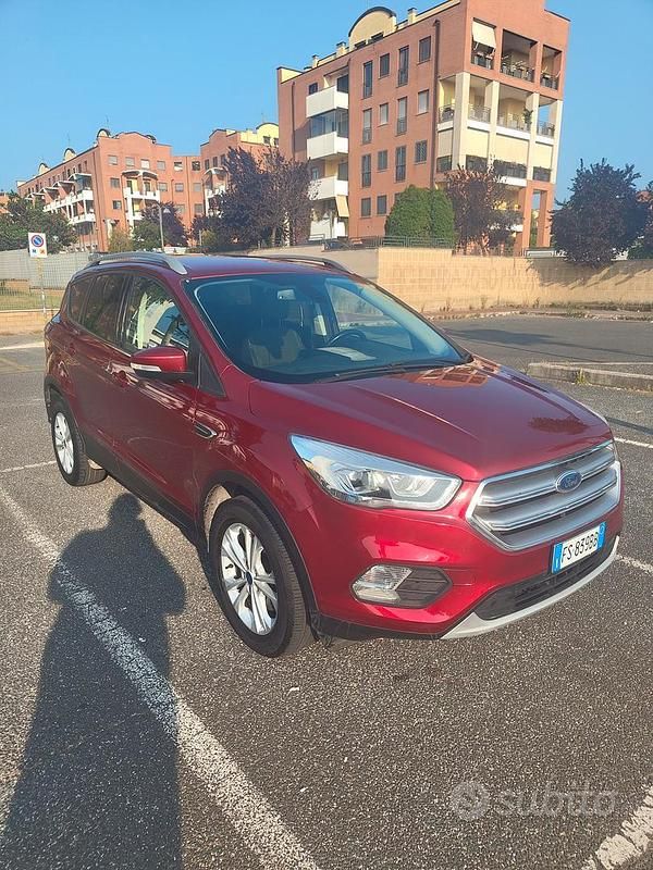 Rosso Usata 2018 Ford Kuga SUV | 13.000 € (Buon prezzo) - Immagine 1/4