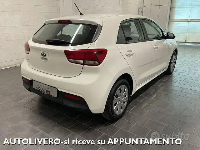 Usata Kia Rio Active 84 CV (61 kW) 2018 Bianco Berlina