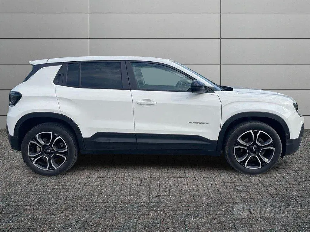 Usata Jeep Avenger Summit 101 CV (74 kW) 2024 Bianco SUV