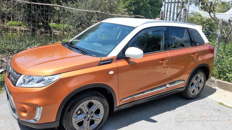 Arancione Usata 2018 Suzuki Vitara Cool SUV | 13.500 € (Cara) - Immagine 1/4