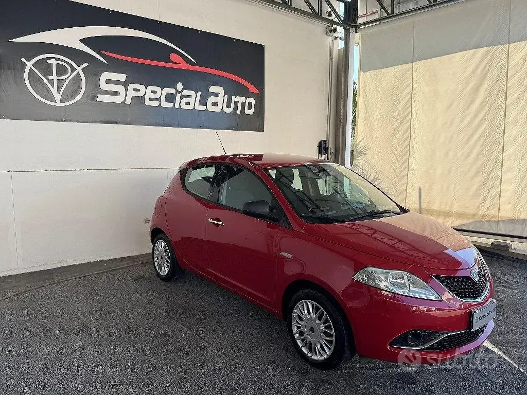 Usata Lancia Ypsilon Platinum 69 CV (50 kW) 2016 Rosso Utilitaria