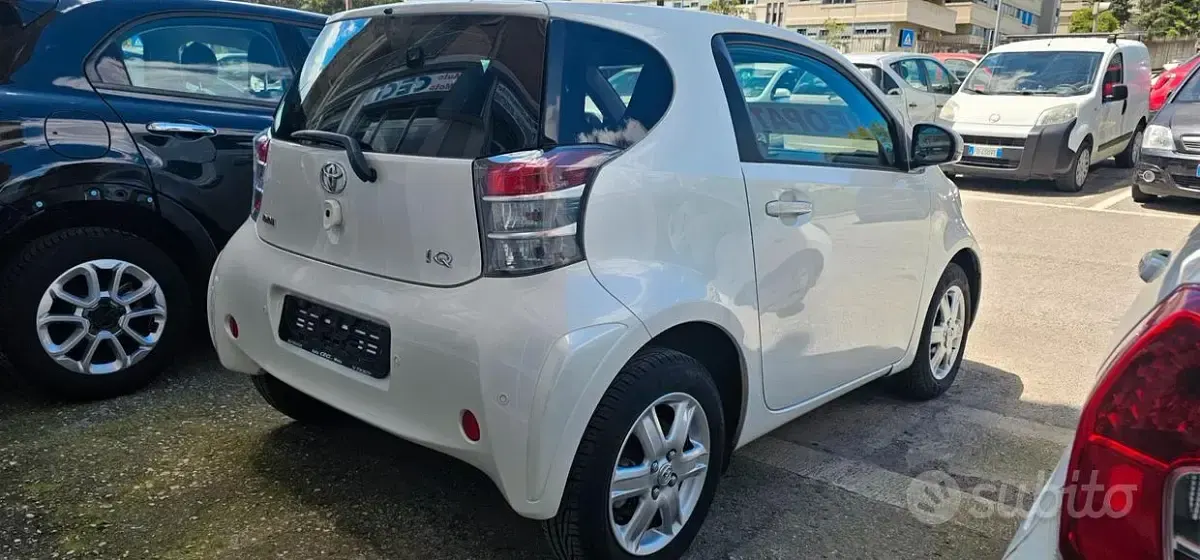 Usata Toyota iQ 90 CV (66 kW) 2011 Bianco Utilitaria