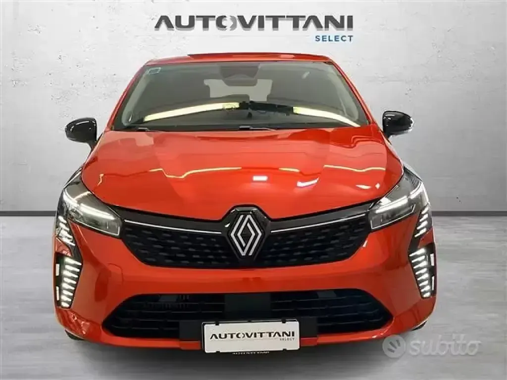Usata Renault Clio Evolution 101 CV (74 kW) 2024 Grigio Utilitaria