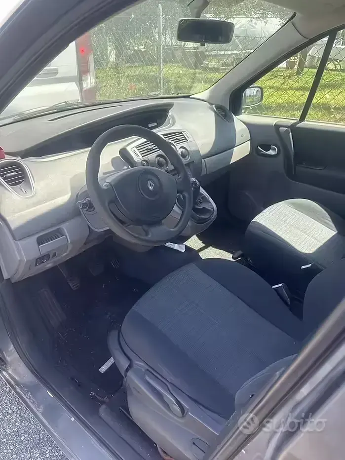 Usata Renault Scenic E-Tech 78 CV (57 kW) 2006 Grigio Monovolume