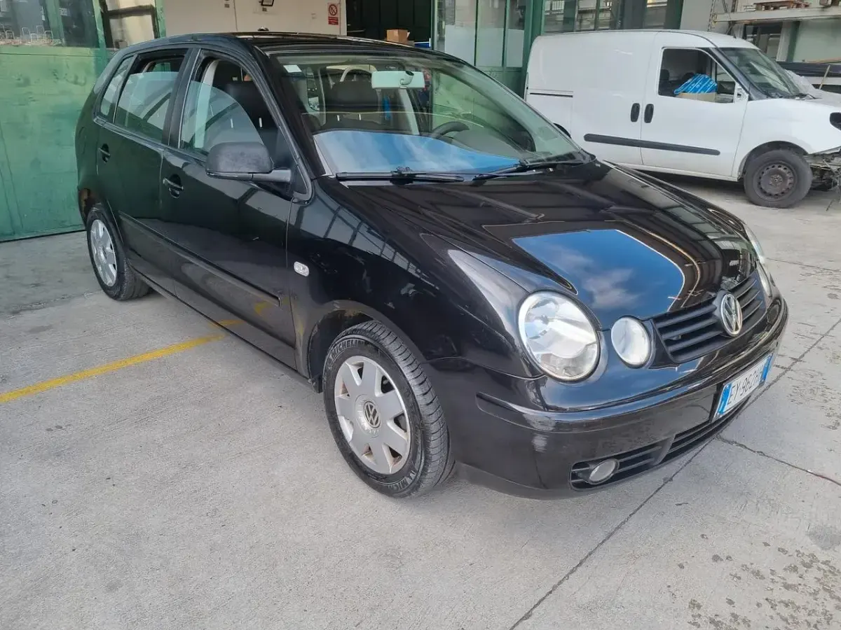 Usata VW Polo Trendline 75 CV (55 kW) 2004 Nero Utilitaria