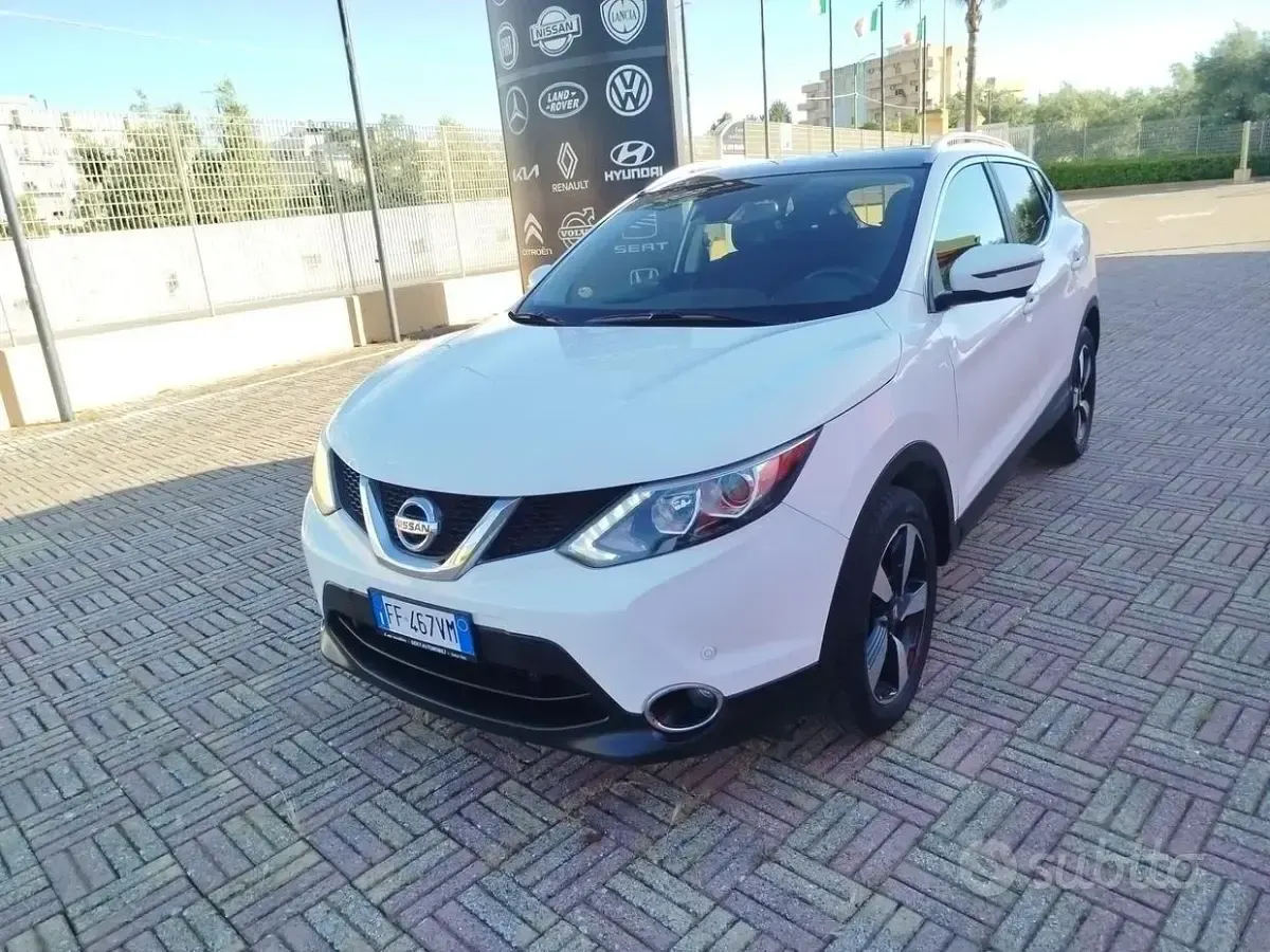 Usata Nissan Qashqai N-Connecta 110 CV (80 kW) 2016 Bianco SUV