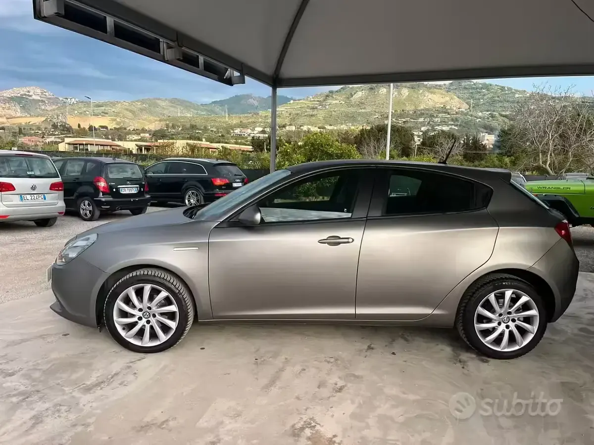Usata Alfa Romeo Giulietta Super 120 CV (88 kW) 2019 Grigio Utilitaria
