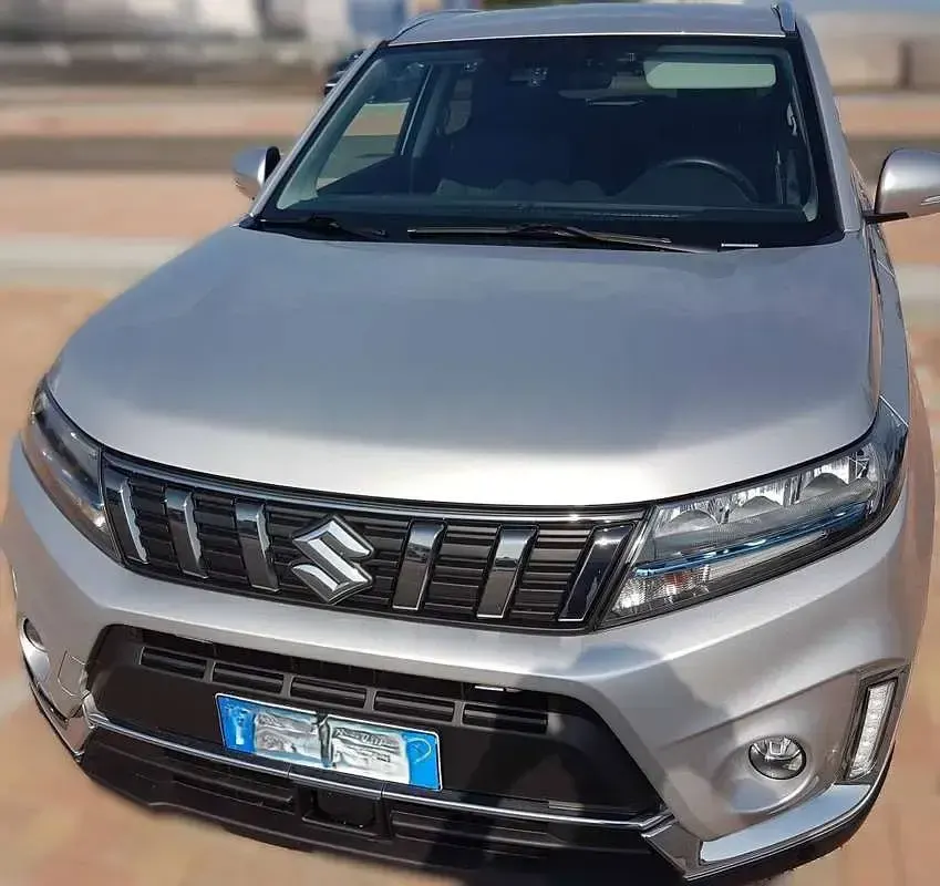 Usata Suzuki Vitara 129 CV (94 kW) 2024 Argento SUV