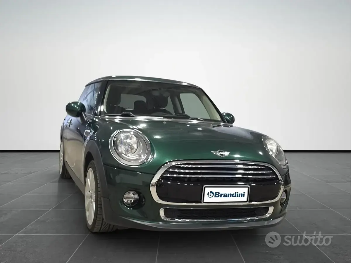 Usata Mini Cooper D Hype 116 CV (85 kW) 2016 British racing green Utilitaria