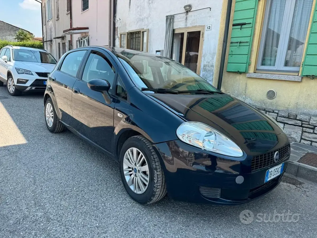 Usata Fiat Grande Punto 75 CV (55 kW) 2006 Bluazzurro Utilitaria