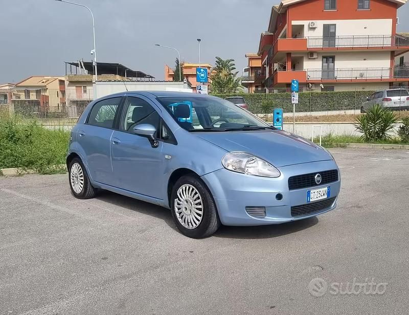 Usata Fiat Grande Punto 75 CV (55 kW) 2006 Blu Utilitaria