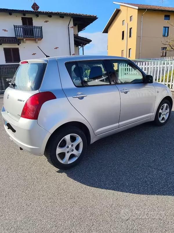 Usata Suzuki Swift 92 CV (67 kW) 2007 Grigio Utilitaria