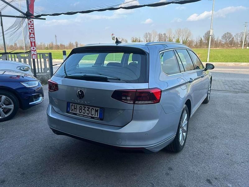 Usata VW Passat Business 122 CV (89 kW) 2021 Scale silver metalizzato Station wagon