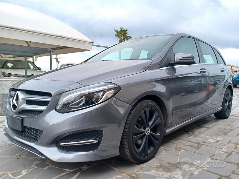 Begagnad Mercedes B180 Premium 122 HK (89 kW) 2018 Minibuss