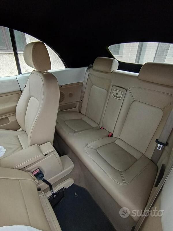 Usata VW Beetle Cabriolet 105 CV (77 kW) 2009 Bianco Cabrio