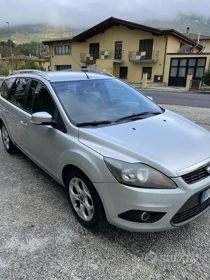 Usata Ford Focus 90 CV (66 kW) 2010 Grigio Station wagon
