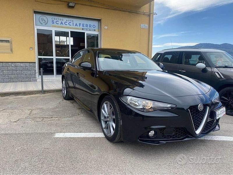 Usata Alfa Romeo Giulia 150 CV (110 kW) 2017 Nero Berlina