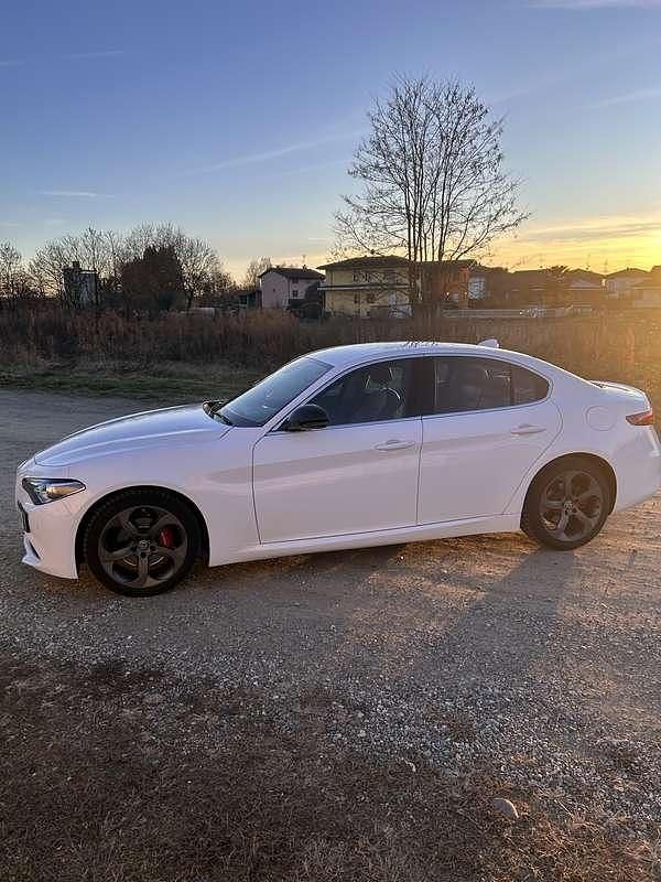 Usata Alfa Romeo Giulia Executive 190 CV (139 kW) 2019 Bianco Berlina