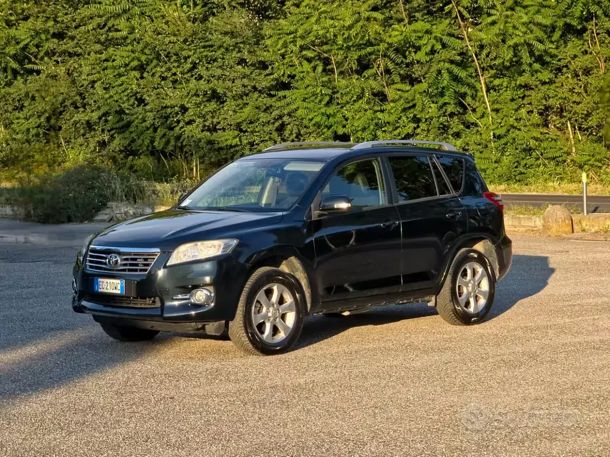 Usata Toyota RAV4 150 CV (110 kW) 2010 Blu SUV