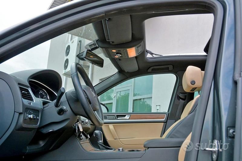 Usata VW Touareg 245 CV (180 kW) 2014 Grigio SUV