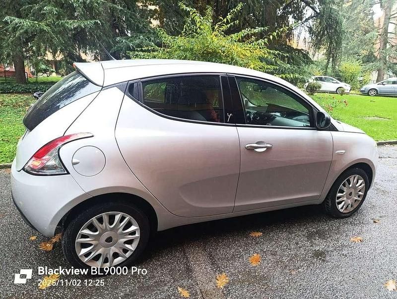 Usata Lancia Ypsilon Silver 69 CV (50 kW) 2014 Argento Utilitaria