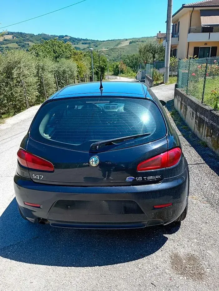 Usata Alfa Romeo 147 105 CV (77 kW) 2008 Nero Utilitaria