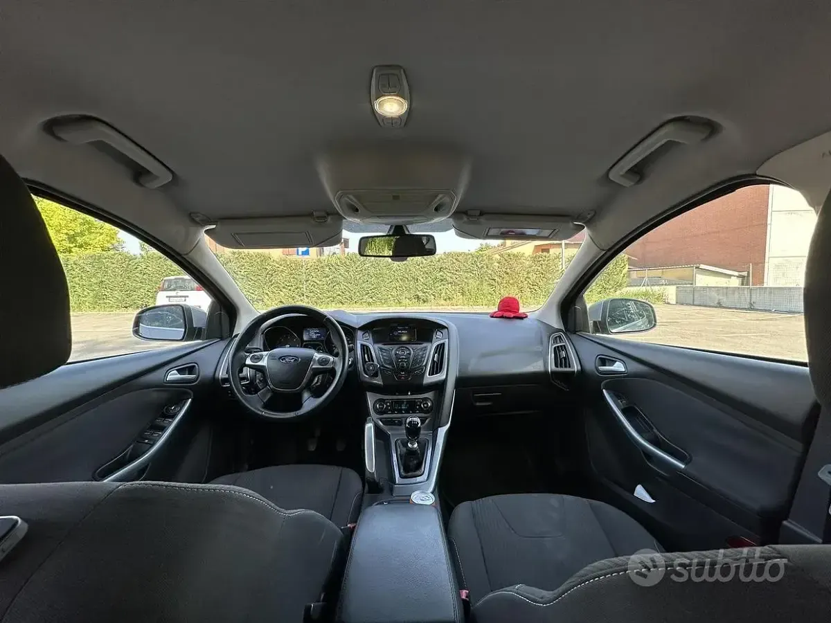 Usata Ford Focus 95 CV (69 kW) 2012 Grigio Berlina
