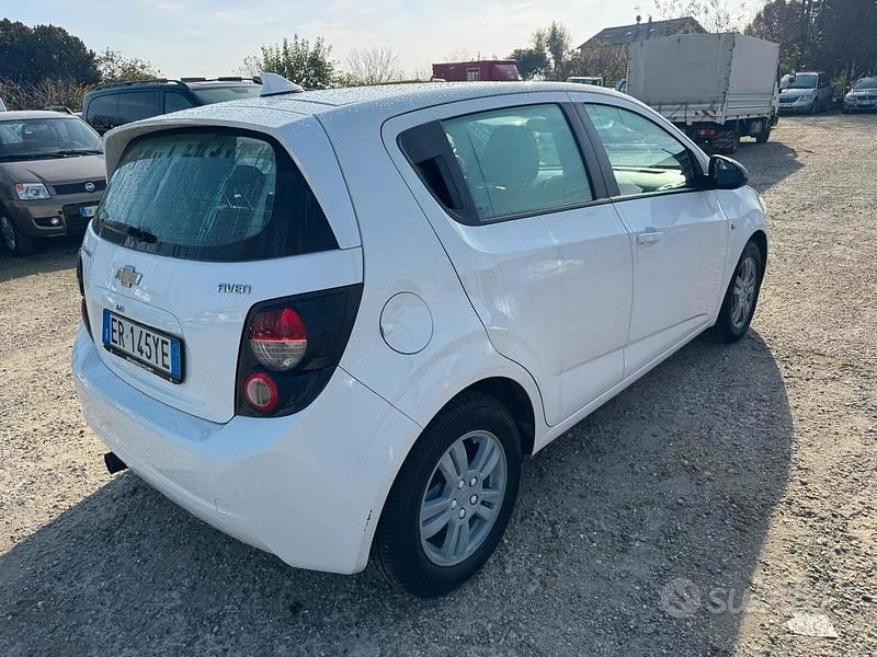 Usata Chevrolet Aveo LT 75 CV (55 kW) 2013 Bianco Berlina