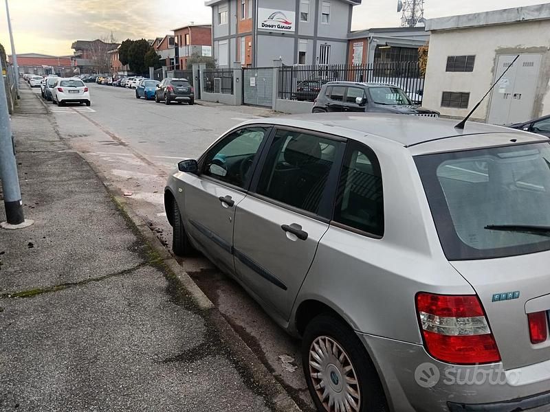 Usata Fiat Stilo 100 CV (73 kW) 2003 Grigio Berlina